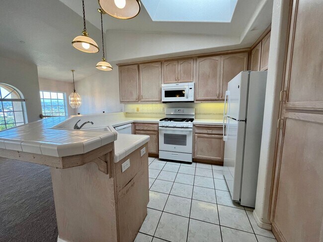 Building Photo - 3 Bedroom 2-1/2 Bathroom North Grover Beach Home with a View