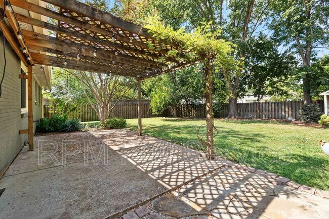 Building Photo - 8057 Arbor Dr