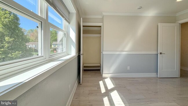 Building Photo - 10 Cedarbrook Dr