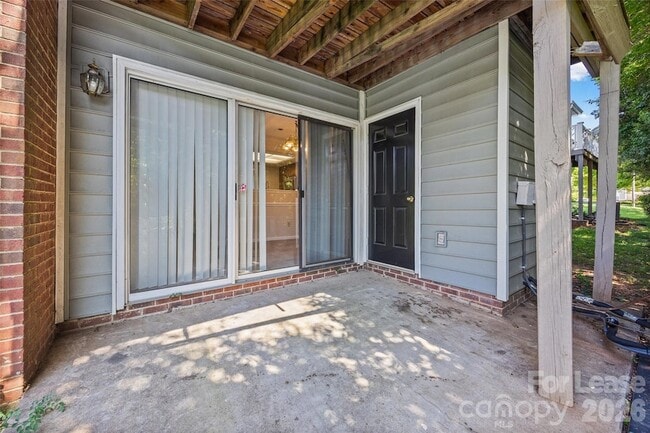 Building Photo - 2920 Iron Gate Ln