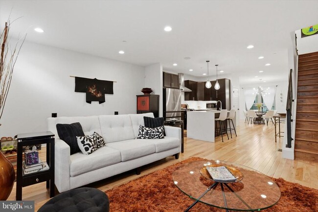 Building Photo - 159 Green Ln