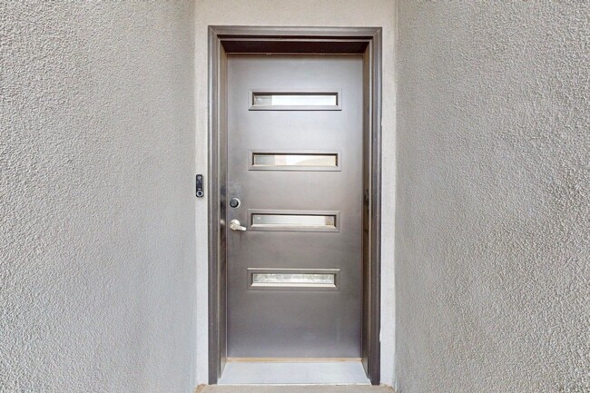 Building Photo - New Townhouse NE Heights 2/bedroom 1.5/bath 1/CG