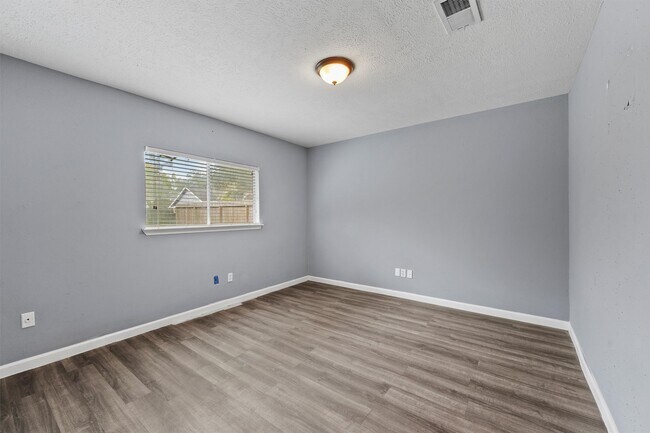 Building Photo - 10031 Spotted Horse Dr