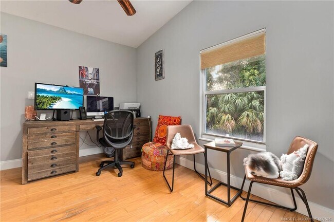 Building Photo - 508 SE Balboa Ave