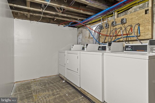 Building Photo - 5237 Chester Ave