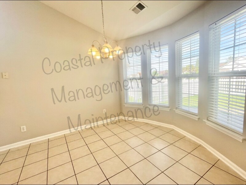 Building Photo - 1156 Great Lakes Cir