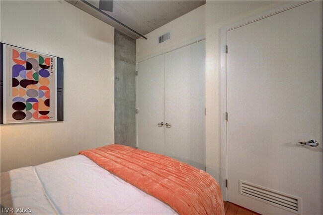 Building Photo - 353 E Bonneville Ave