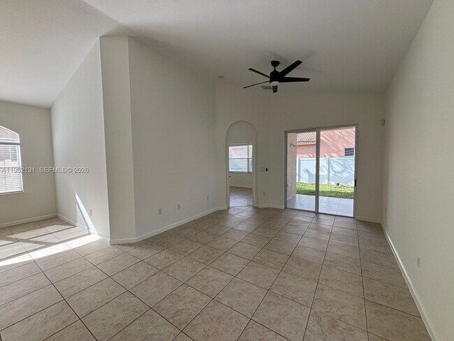 Building Photo - 3964 NE 11th Dr