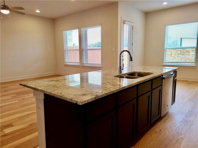 Building Photo - 1265 Summerbrooke Cir