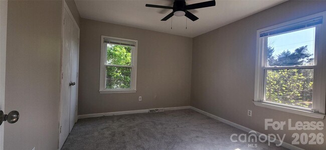 Building Photo - 2015 Glouchester Cir