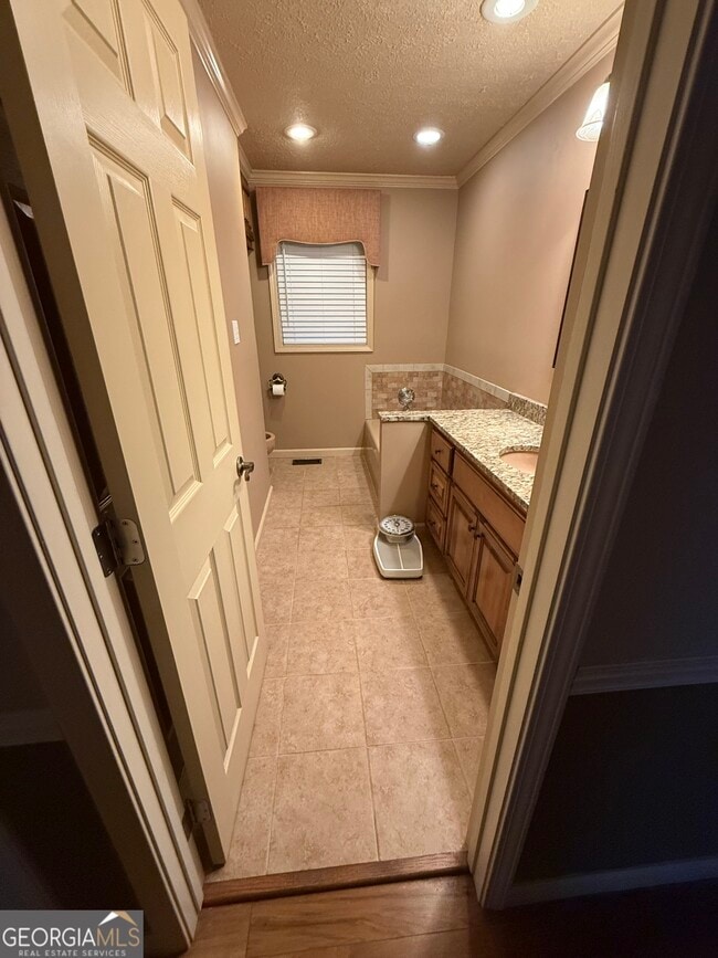 Building Photo - 2905 River Rd