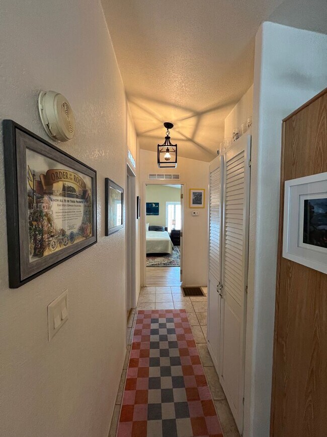 Building Photo - NICE HOME IN THE FOOTHILLS!