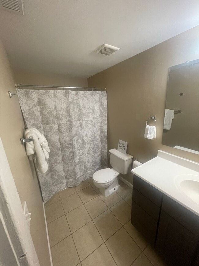 Building Photo - Renovated huge 2br/1ba in Shaw neighborhood,