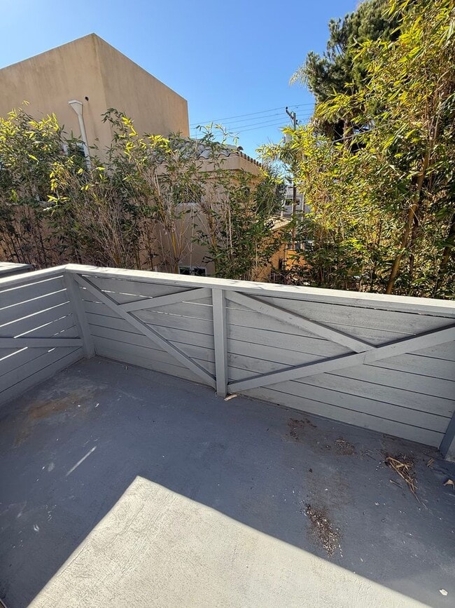 Building Photo - 3702-10 Crown Point Dr