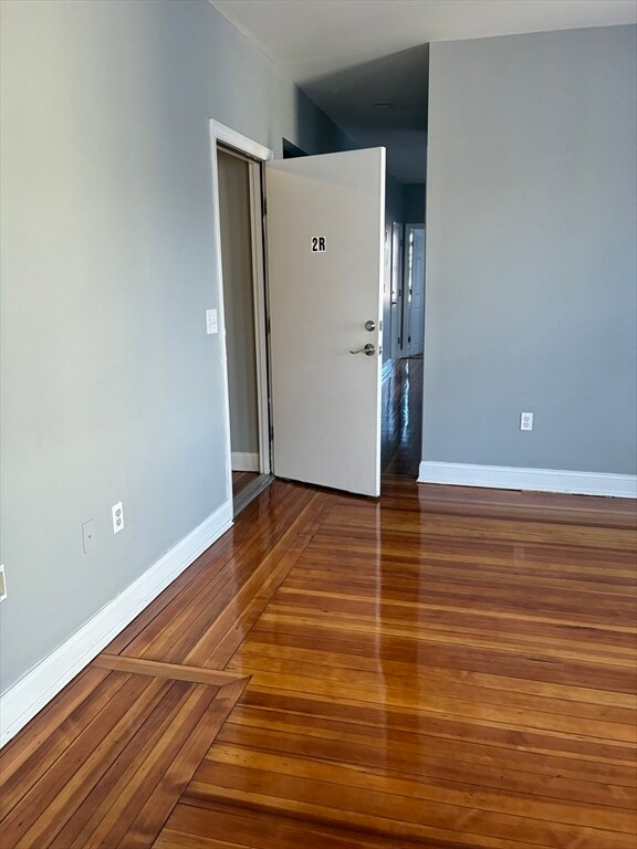 Building Photo - 129 S Elm St