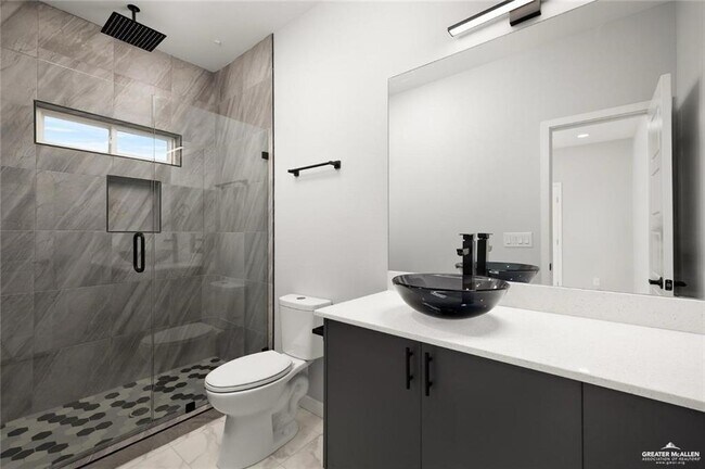 Building Photo - 1025 N Woodson Ave