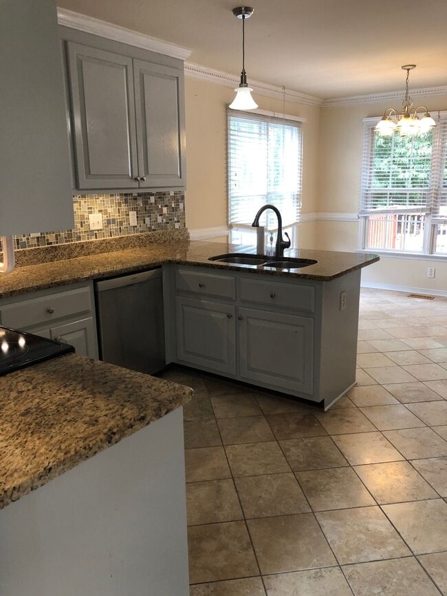 Building Photo - Stunning 4bdrm/2.5bth Home w/Loft Located in Chesterfield! Fenced in Backyard, 2 Car Garage, and ...