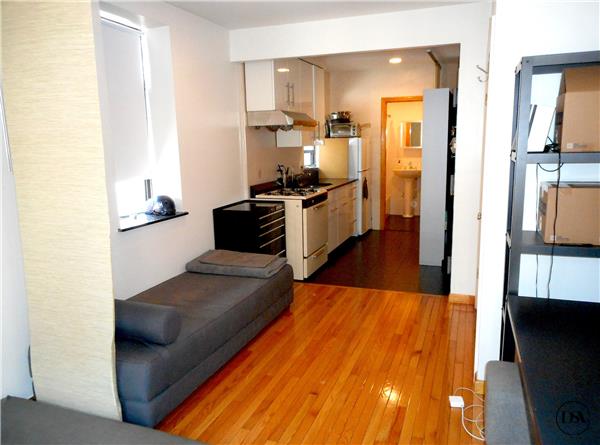 Building Photo - 9 Pell St