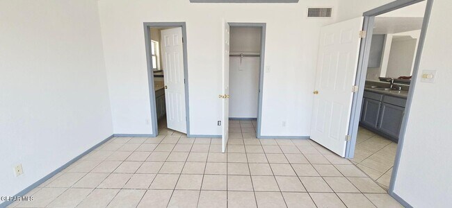 Building Photo - 7123 Oval Rock Dr