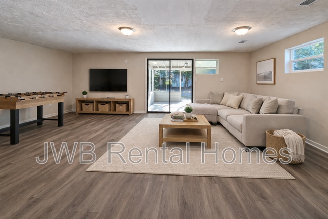 Building Photo - 2462 Quail Ave