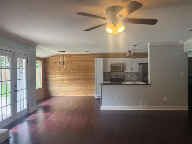 Building Photo - 5805 Crestwood Cir W