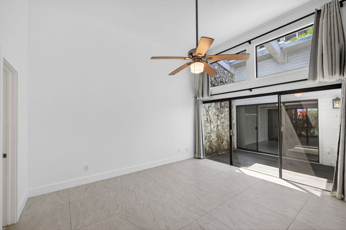 Building Photo - 2619 Parkview Dr S