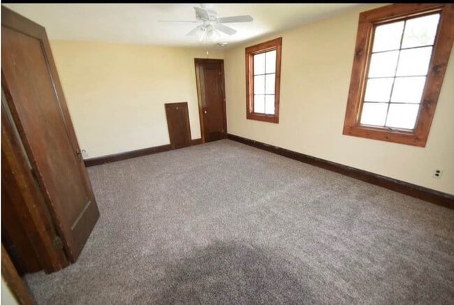 Building Photo - 402 W Brooks St