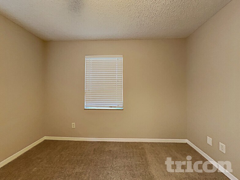 Building Photo - 1009 Jamaica Way