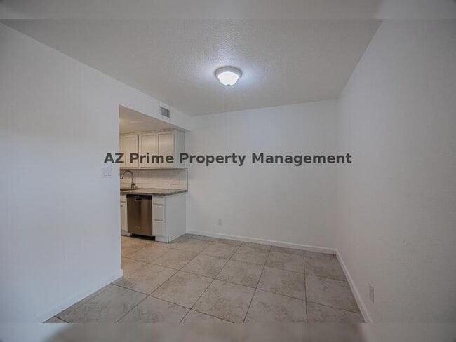 Building Photo - 4615 E Jones Ave