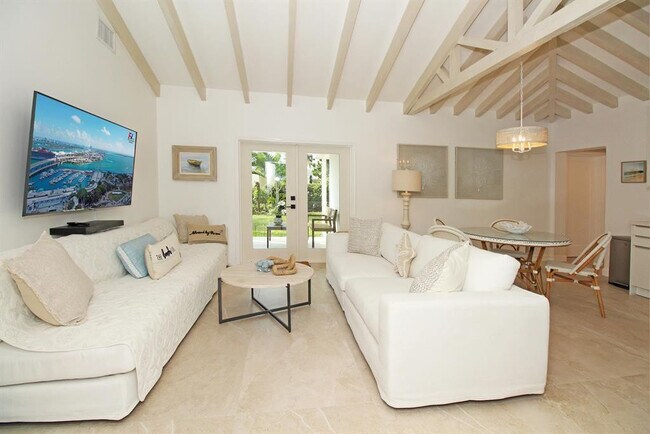 Building Photo - 221 Princeton Dr