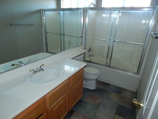 Building Photo - Gorgeous 3Bed/3Bath 2 Story home w/ office...