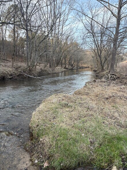 Building Photo - 589 Mountain Rd