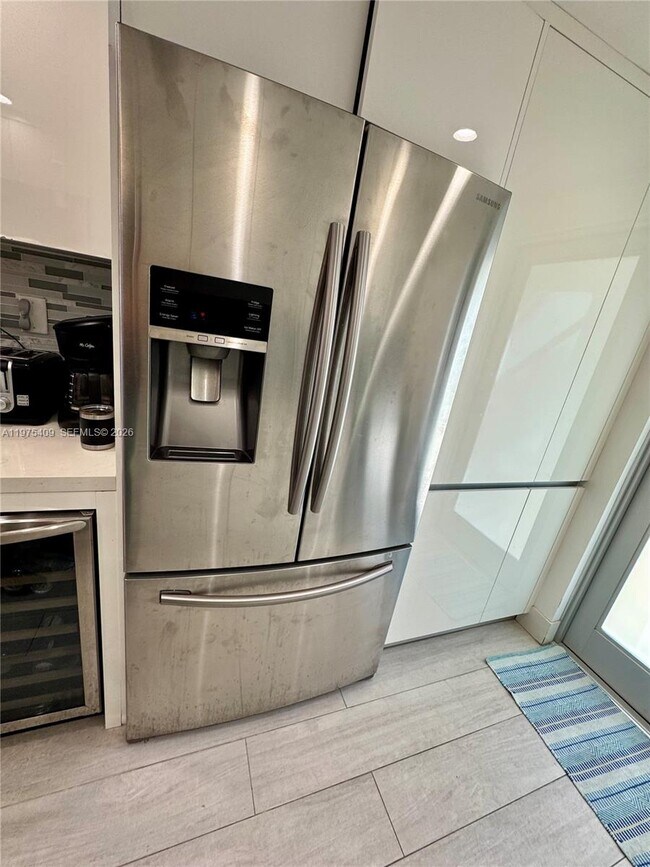 Building Photo - 881 Ocean Dr