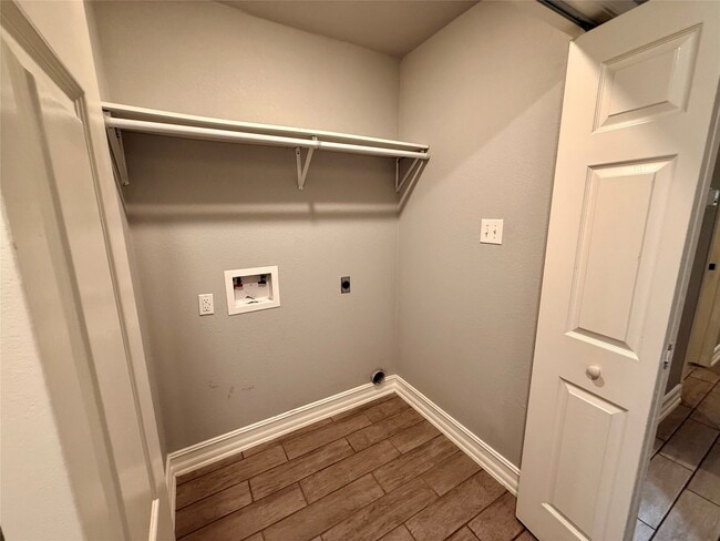 Building Photo - 3727 Putnam Dr