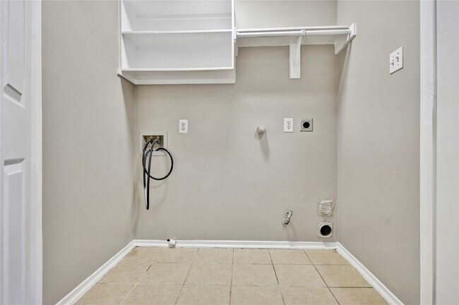 Building Photo - 5601 Savannah Woods Ln