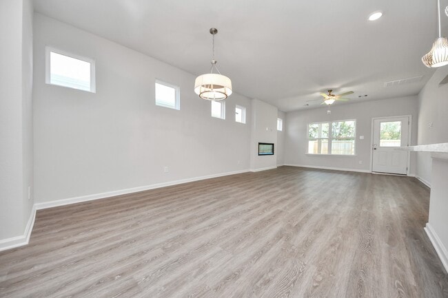 Building Photo - 15523 Foresail Ln