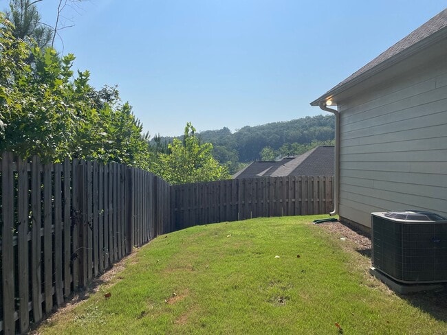 Building Photo - 3 Bedroom Home With Spacious Garage and Fenced Backyard!