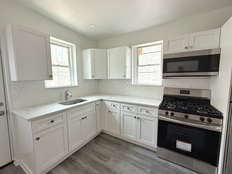Building Photo - 1520 S Myrtlewood St