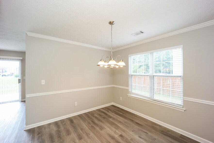 Building Photo - 7565 Woodbine Pl