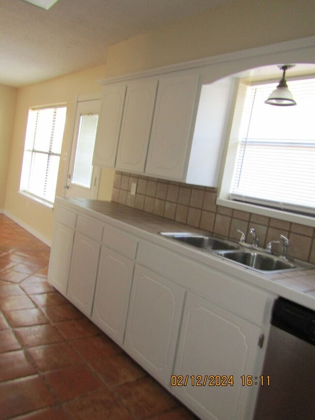 Building Photo - Home located in the Cache area!