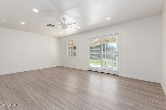 Building Photo - 5306 N 8th Ave