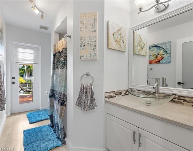 Building Photo - 2101 SW 29th Terrace