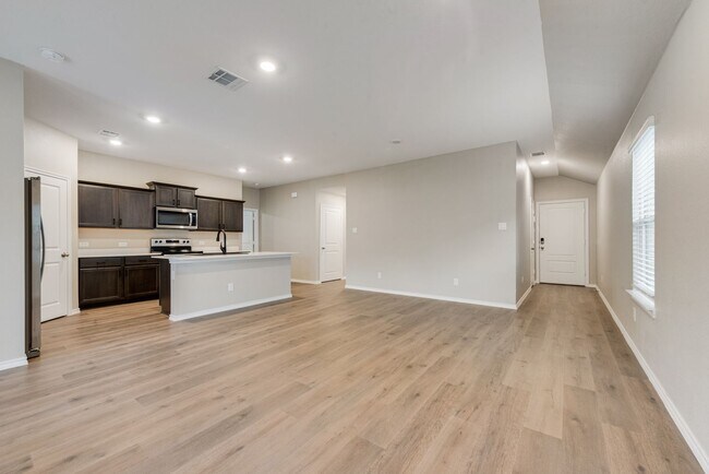 Building Photo - Beautiful 3-Bedroom Home in Aubrey ISD – Built in 2023!