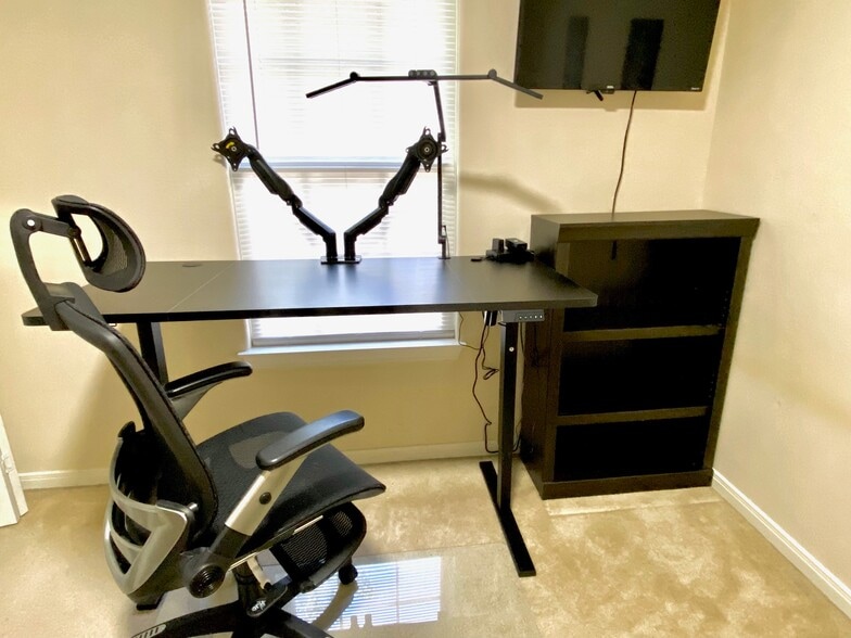 Optional Workspace Set Up - 1406 W April Villa