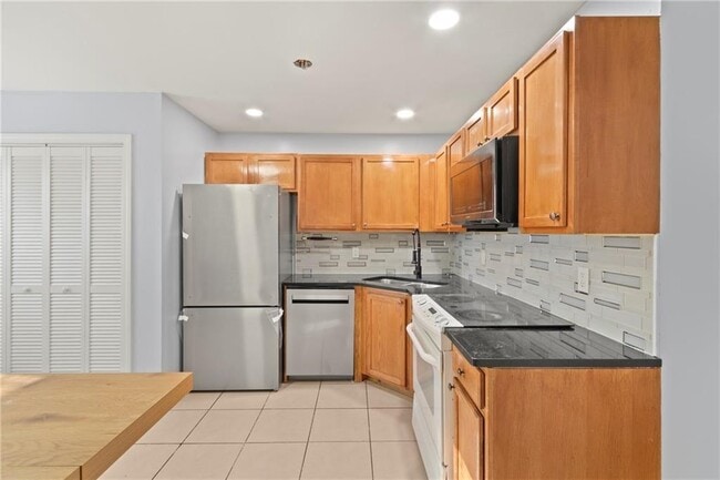 Building Photo - 102 Dixon St