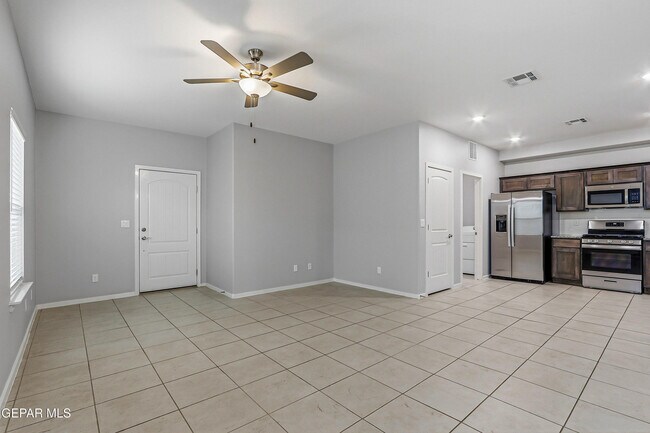 Building Photo - 11500 Summer Dr