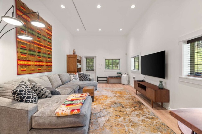 Building Photo - Furnished Modern Loft in Ottery Bay