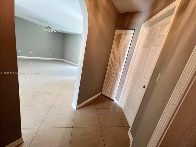 Building Photo - 15561 Spring Line Ln