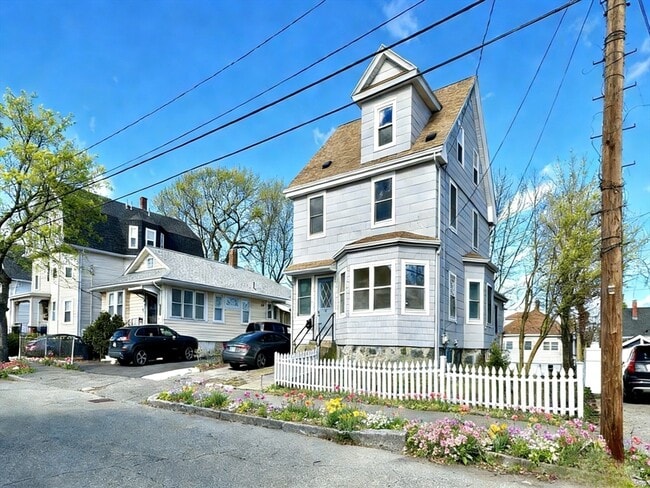 Building Photo - 98 Safford St