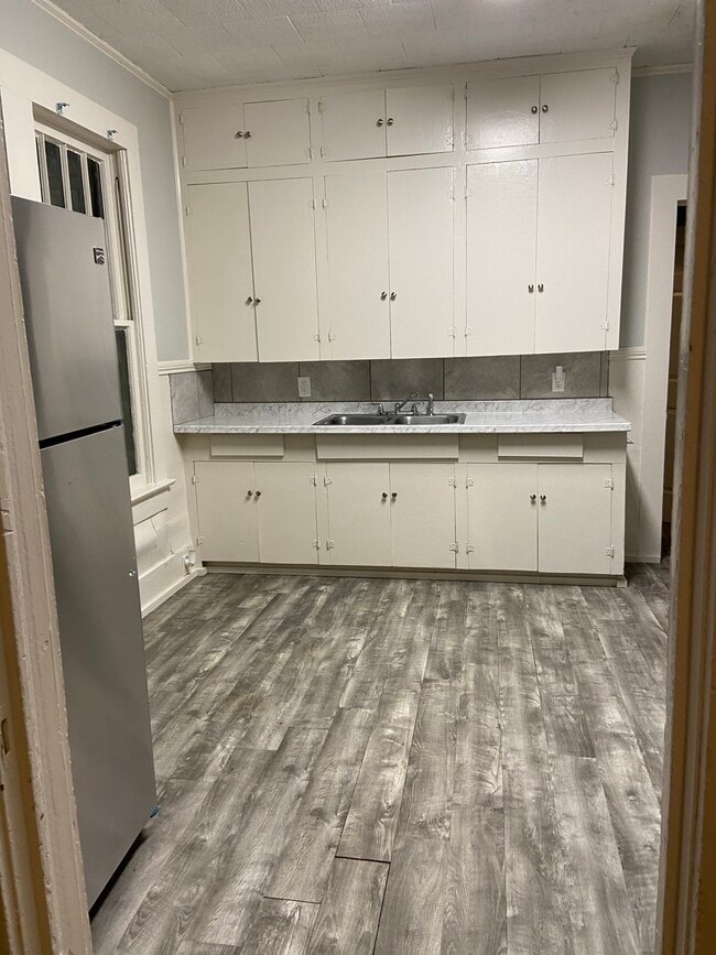 Building Photo - 804 15th St